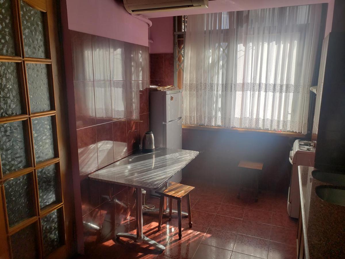 Intercity Hostel Batumi Exterior photo